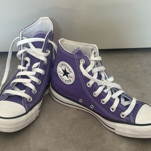 Converse Purple High-Top Sneakers Classic Design